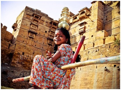 Little Rajasthani girl that impressed me with her balancing act. 50 Rp worth it.